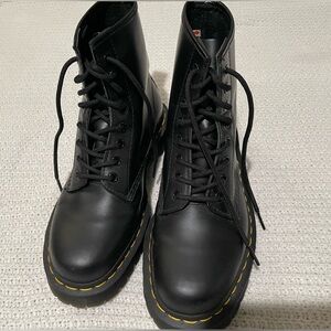 Dr. Martens 1460s
